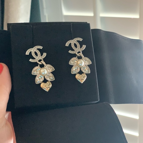 Authentic, limited editionChanel Silver and Gold Flower Earrings, sold out - Picture 12 of 17